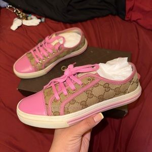 Gucci Canvas w/Pink Shoes